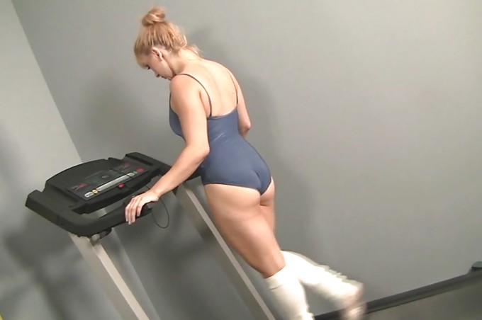 Lea Lexis Gets A Big Surprise During Her Workout